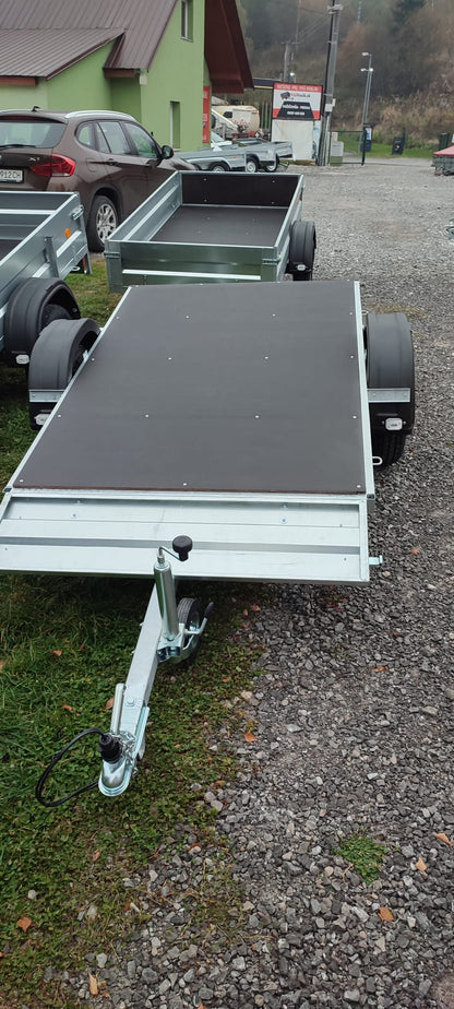 Prívesný vozík s odnímateľnými bočnicami