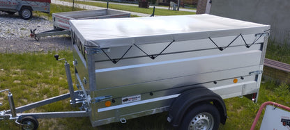 Prívesný vozík s vyvýšenými bočnicami, plachtou a mechanickým vyklápaním