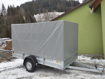 Prívesný vozík s plachtovou nadstavbou