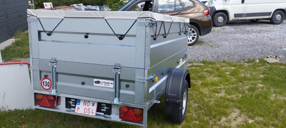 Prívesný vozík s vyvýšenými bočnicami, plachtou a mechanickým vyklápaním