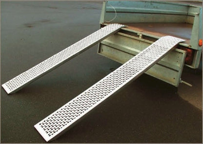 Nájazdové lyžiny 400 kg 1,5m rovné