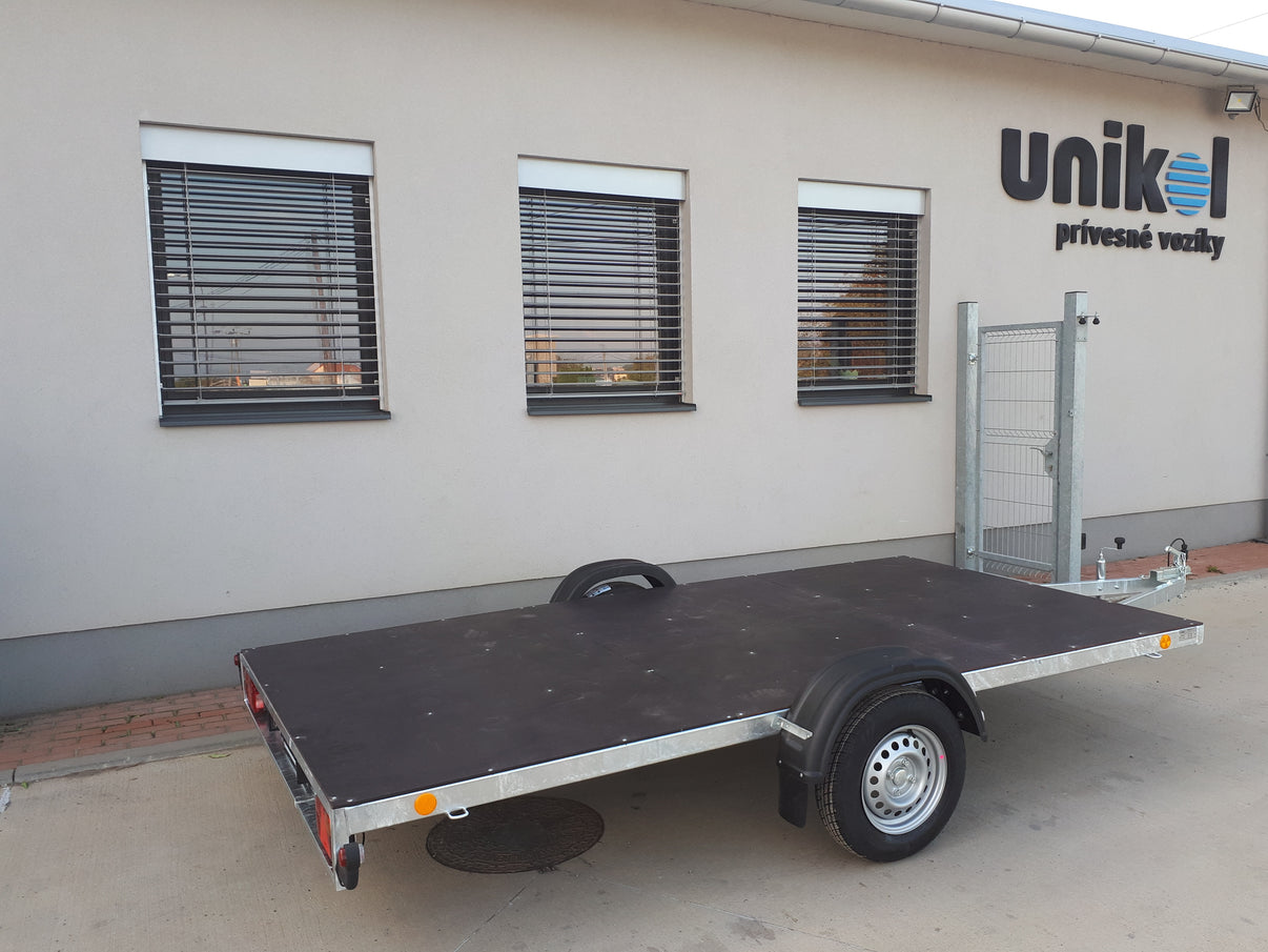 Prívesný vozík plošinový