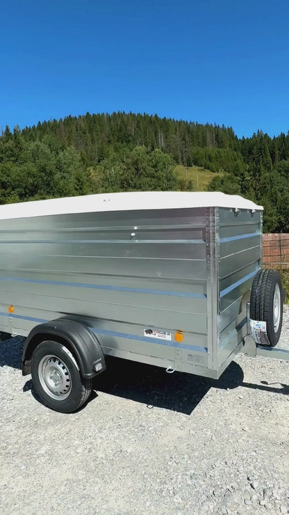 Prívesný vozík s plastovým vekom