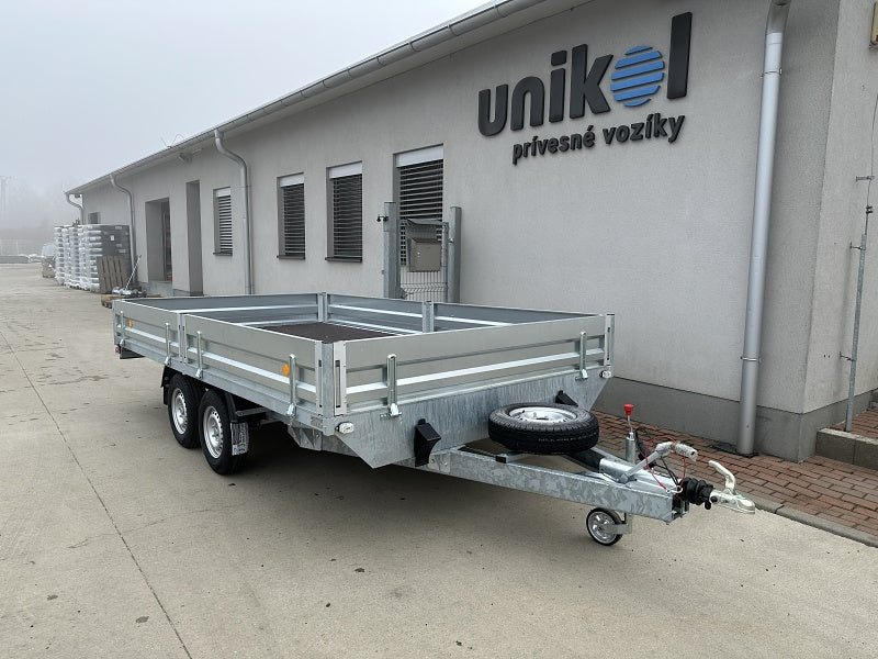 Brzdený príves dvojnápravový 2700kg  2000x4500 kolesá pod