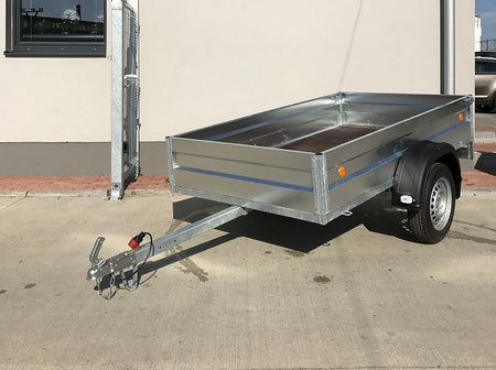 Prívesný vozík do 750 kg plechové bočnice.