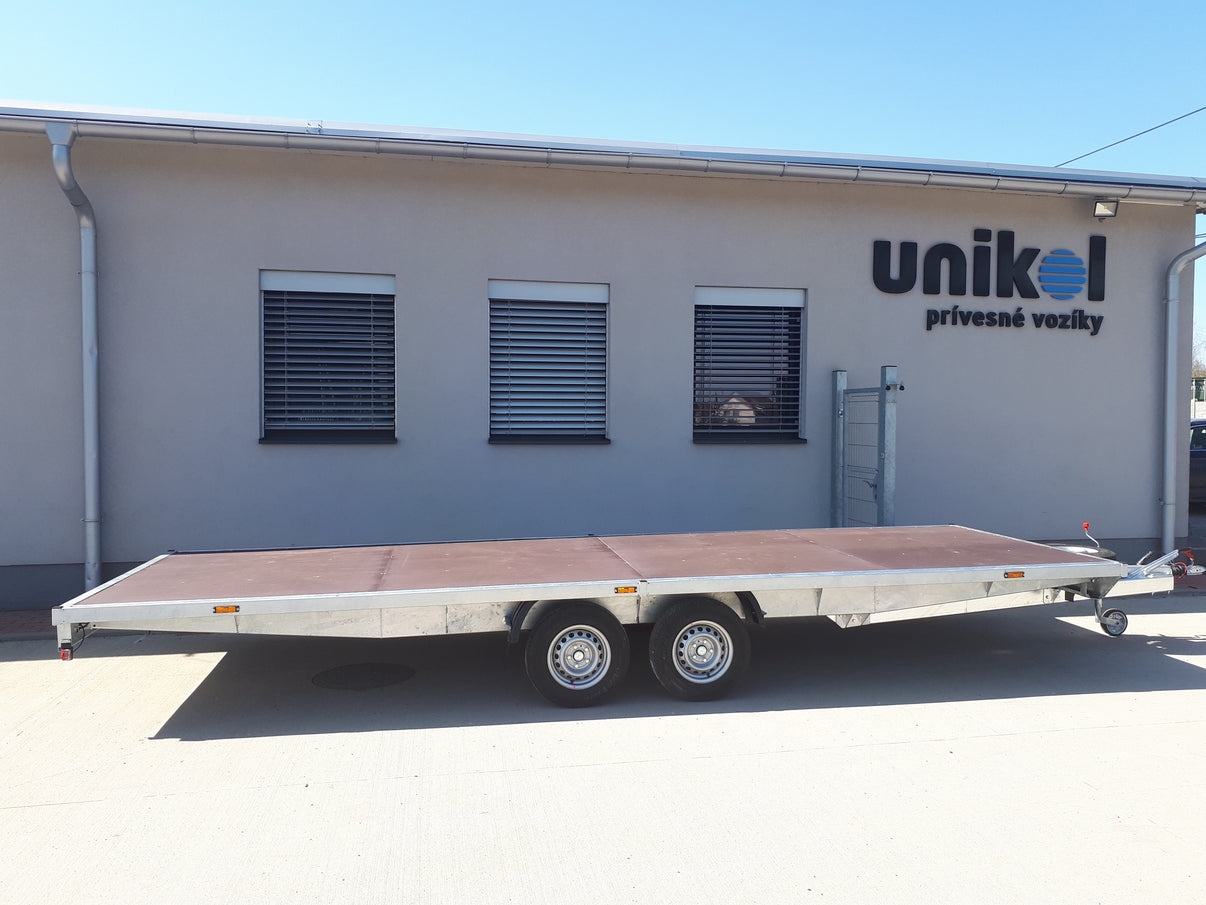 Prívesný vozík plato s kolesami pod plochou