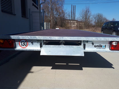 Prívesný vozík plato s kolesami pod plochou