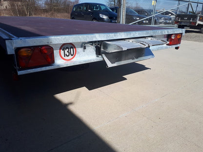 Prívesný vozík plato s kolesami pod plochou