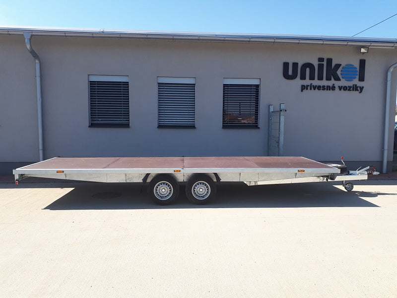 Prívesný vozík plato s kolesami pod plochou