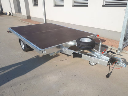 Prívesný vozík plato, kolesá pod plochou.